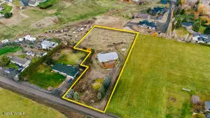 171 W Taylor Rd, Selah, WA 98942