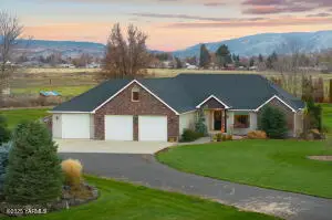 1701 Mapleway Rd, Yakima, WA 98908