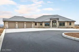 10908 Wedgewood Heights Dr, Yakima, WA 98908