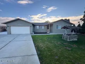 6402 Fremont Dr, Yakima, WA 98908
