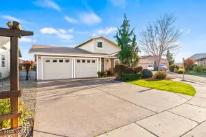 705 Kachess Ln, Zillah, WA 98953 - Image #2