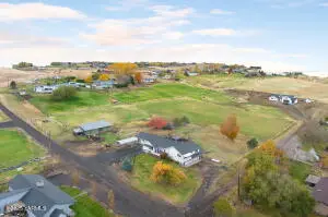 910 Gromore Rd, Yakima, WA 98908