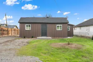44 E E 3rd Ave, Toppenish, WA 98948