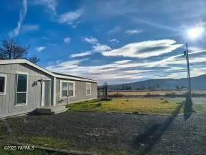 460 Mcpherson Ln, Selah, WA 98942
