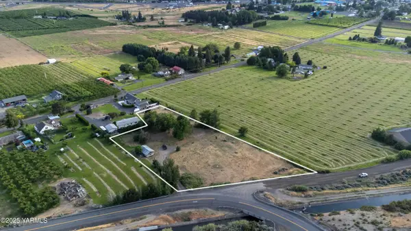 9031/9033 Old Naches Hwy, Naches, WA 98937