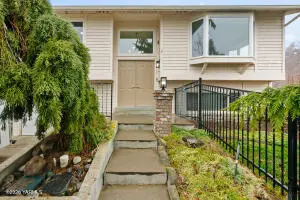 235 Ridgeway Dr, Yakima, WA 98901 - Image #2