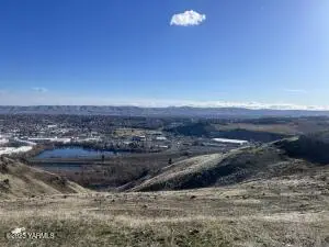 112 Dwinell Dr, Selah, WA 98942 - Image #2