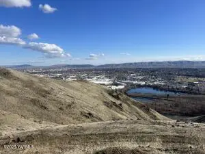 114 Dwinell Dr, Selah, WA 98942 - Image #2