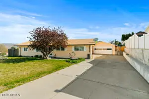 708 Daugherty Pl, Selah, WA 98942 - #1