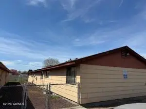1716 S 10th Ave, Yakima, WA 98902 - #2
