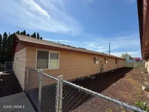 1718 S 10th Ave, Yakima, WA 98902 - #2