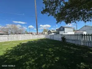 204 N Spokane St, Moxee, WA 98936 - #1