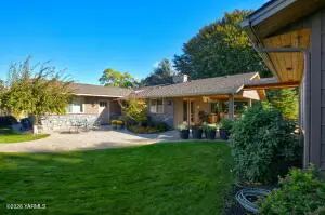 160 Horseshoe Ln, Selah, WA 98942 - #3