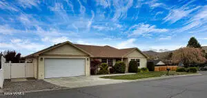 108 N 57th St, Yakima, WA 98901