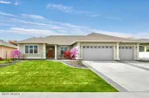 214 S 92nd Ave, Yakima, WA 98908
