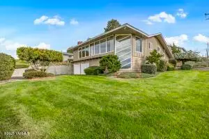 1235 Cherry Ave, Sunnyside, WA 98944