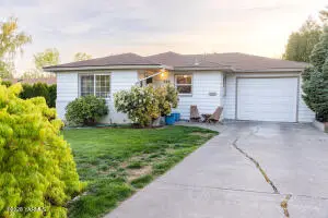 806 S 24th Ave, Yakima, WA 98902 - #2