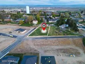 829 Vine Ave, Sunnyside, WA 98944 - #3