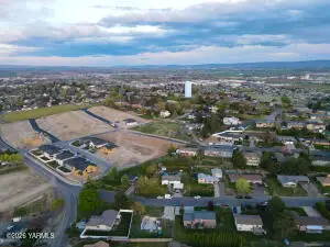 833 Vine Ave, Sunnyside, WA 98944 - #3