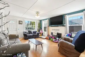 211 E Second St, Naches, WA 98937 - #3