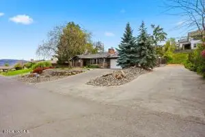 1006 W 1st Ave, Selah, WA 98942 - #2