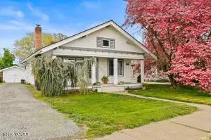 614 S 13th Ave, Yakima, WA 98902 - #1