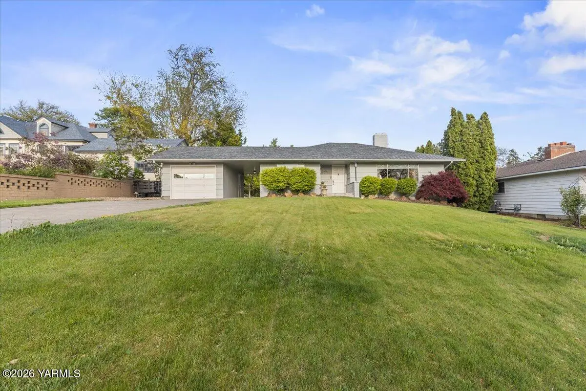 607 S 27th Ave, Yakima, WA 98902 - #1