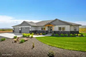 448 Red Tail Rd, Yakima, WA 98908 - #2