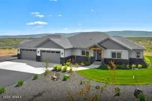 448 Red Tail Rd, Yakima, WA 98908 - #3