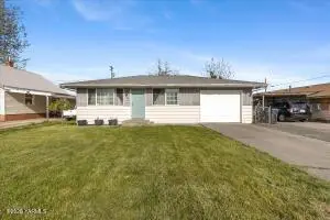 807 S Ahtanum Ave, Wapato, WA 98951