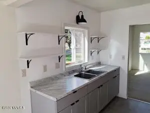 1115 S 17th Ave, Yakima, WA 98902 - #2