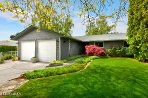 1404 S 49th Pl, Yakima, WA 98908