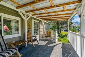 30 Hardship Ln, Naches, WA 98937