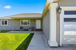 1004 6th Ave, Granger, WA 98932 - #2