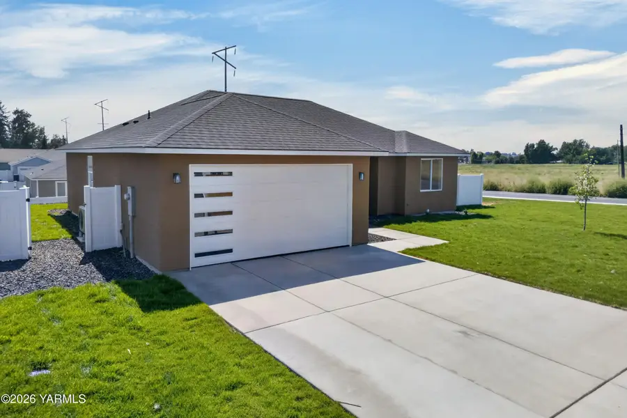 100 Olivera, Grandview, WA 98930 - #2