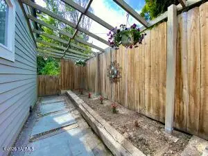 311 N 4th St, Selah, WA 98942 - #2