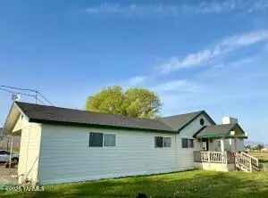 10555 Ashue Rd, Toppenish, WA 98948