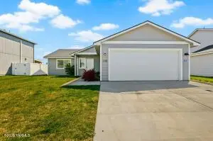 106 Walnut St, Tieton, WA 98947 - #1