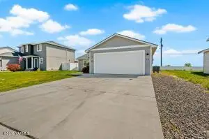 106 Walnut St, Tieton, WA 98947 - #3