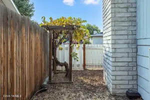 1203 S 29th Ave, Yakima, WA 98902 - #2