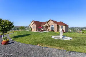 608 Gore Rd, Selah, WA 98942 - #1