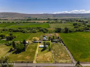 11704 Gilbert Rd, Yakima, WA 98903 - #3