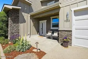 9203 Golden Dr, Yakima, WA 98903 - #2