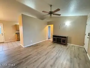 815 Jessica Ct, Grandview, WA 98930 - Image #3