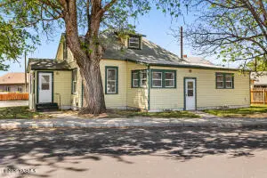 302 N Iler St, Moxee, WA 98936