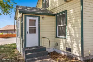 302 N Iler St, Moxee, WA 98936 - #2