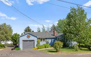 221 N 32nd Ave, Yakima, WA 98902 - #3