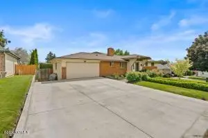 605 N 52nd Ave, Yakima, WA 98908