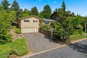 912 Carriage Hill Dr, Yakima, WA 98908