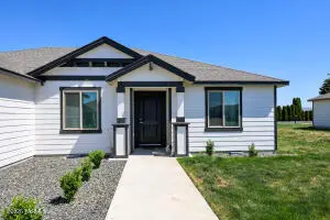 1609 Diamond Ave, Grandview, WA 98930 - #2